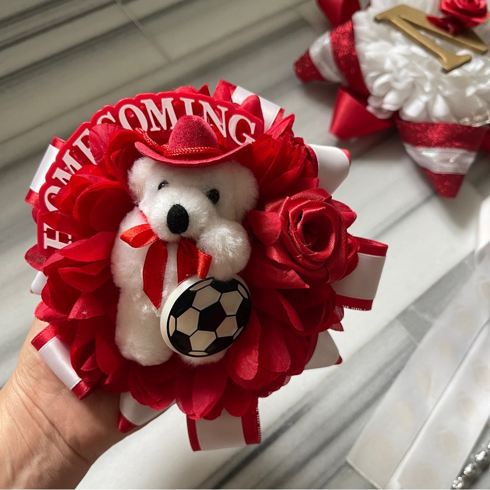Homecoming mums or other crafts